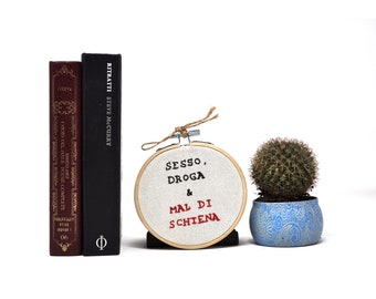 Bordado sobre tela con frase sarcástica cm 10 - Regalo de cumpleaños - Regalo divertido - Decoración del hogar - Decoración de pared - Frase divertida