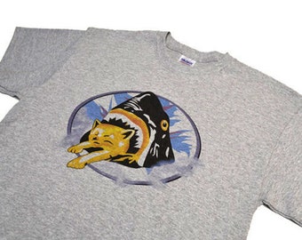 SHARK CAT Pineapple Express movie kitten funny gag gift 420 Halloween  costume Tee