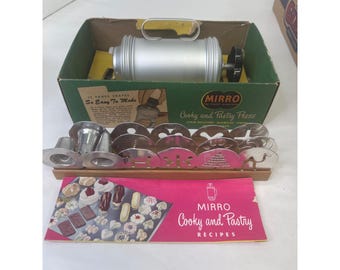 Vintage Mirro Cooky and Pastry Press 358 AM Aluminum 12 Discs 3 Tips Recipe Book