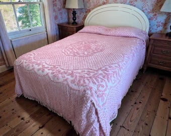 VTG Pink Chenille Bedspread 116x98 Medallion Fringe King Queen Cottage