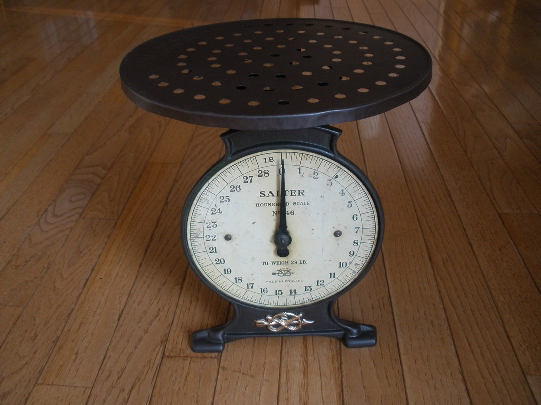 Antique English SALTER HOUSEHOLD SCALE No. 46 & Round Metal Pan