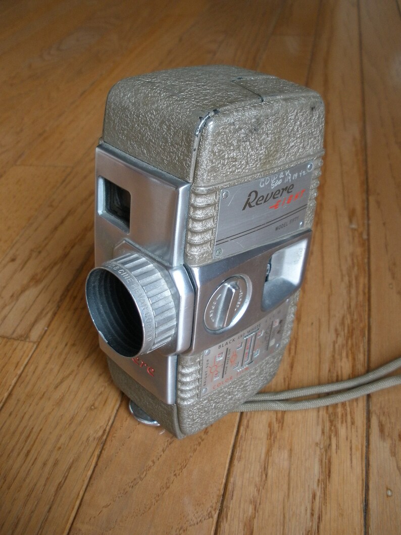 Caméra Revere Modèle 101/102 16mm USA – Présentation Publicitaire 1956