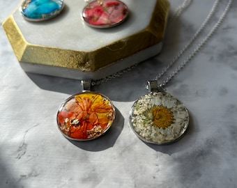 Resin floral round sterling silver pendant