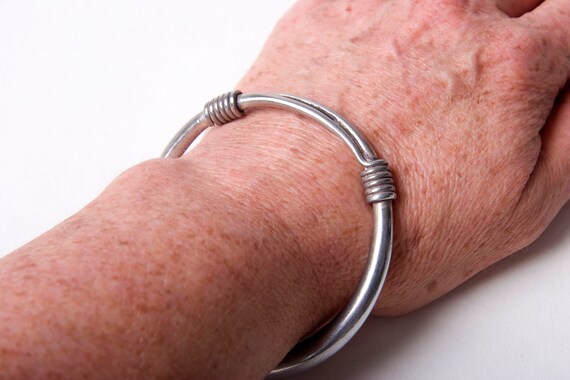 Well made solid silver bangle from the Golden Tri… - image 3