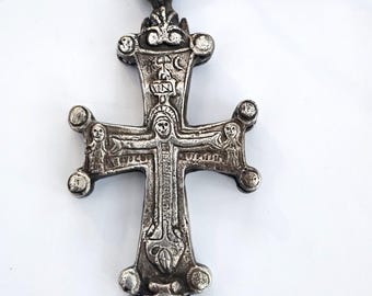 Großes enkolpisches Reliquienkreuz im Stil des Mittelalters