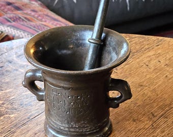 Wonderful 17th century style heavy bronze pestle and mortar
