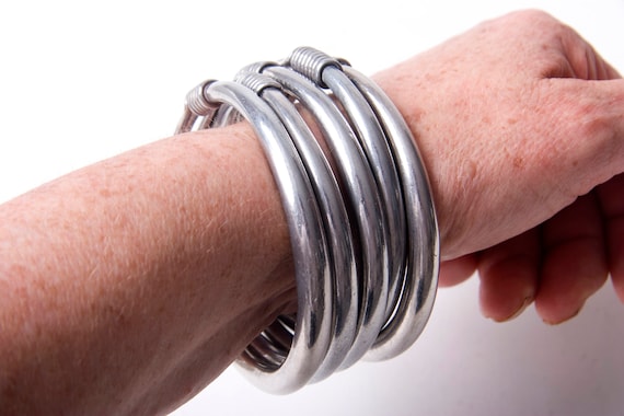 Well made solid silver bangle from the Golden Tri… - image 2