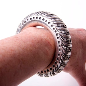 Beautiful large Tharu bangle - low silver alloy