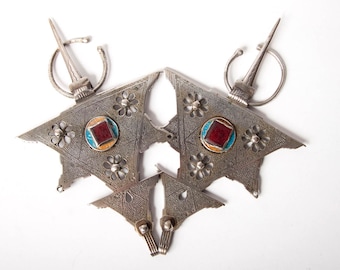 Ein seltenes frühes Paar 'Wurmloch' Fibeln aus dem Süden Marokkos C 1850-1900