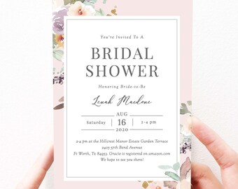 Pode incluir: Um convite de chá de panela floral rosa e branco com o texto "You're Invited To A Bridal Shower Honoring Bride-to-Be Lenah Macdone Aug 16 2020 2-4 pm 2-4 pm at the Hillcrest Manor Estate Garden Terrace 2405 57th Bend Avenue Ft Worth, Tx 84953. Gracie is registered on amazon.com We hope to see you there!"