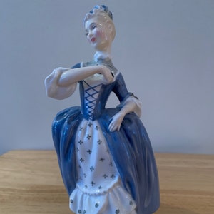 Royal Doulton Figurine &quot;Masquerade&quot; HN2251