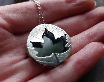Silver textured leaf circle double layered slider pendant