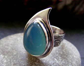 Silver Blue Chalcedony Teardrop ring with flower textured band US 6    UK M