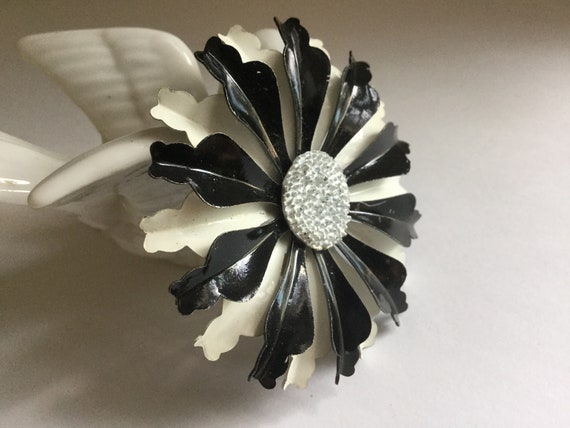Black and White Flower Power Pin Brooch Mum Daisy… - image 7