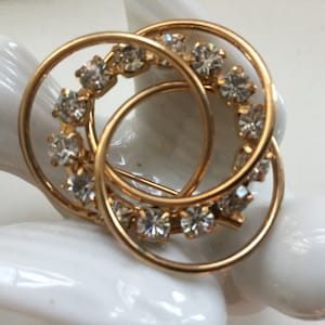 Triple Rhinestone Circle Pin Brooch Gold tone Bridal Accessory Vintage Wedding Infinity 60s Holiday Mother&#39;s Day Bridesmaid Formal Gift