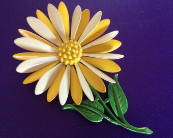 Hady Enamel Flower Brooch Pin Yellow Green Flower Power Daisy Chrysanthemum Wedding Bridal Bouquet Communion Floral Garden Bride Mother Gift