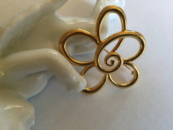 Trifari Flower Brooch Pin Open Work Large Gold To… - image 4