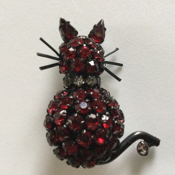 Warner Rhinestone Brooch Pin Ruby Red Crystals Domed Belly Whiskers Black Japanned Setting Feline Kitty Animal Holiday Christmas Gift