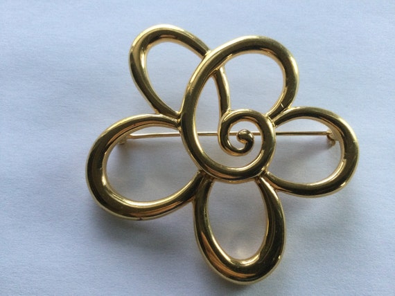 Trifari Flower Brooch Pin Open Work Large Gold To… - image 5