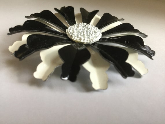 Black and White Flower Power Pin Brooch Mum Daisy… - image 9