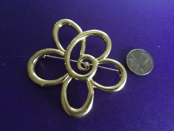 Trifari Flower Brooch Pin Open Work Large Gold To… - image 10
