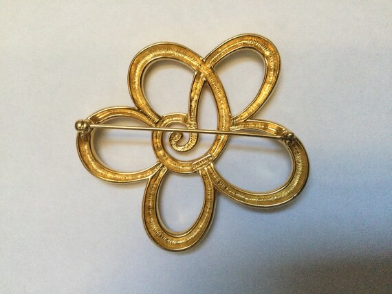 Trifari Flower Brooch Pin Open Work Large Gold To… - image 7