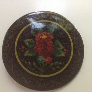 Broche vintage de laca con diseño floral pintado a mano, coleccionable, arte ruso, artesanía, floral, botánico, redondo, para el día de San Valentín, boda, para profesores y madres