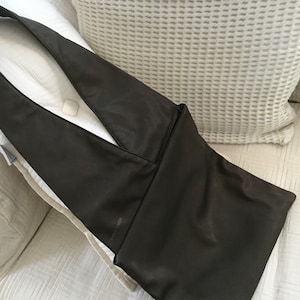 Enrico Coveri Brown Neck Sling Purse Made in Italy Vinyl Felt Lining Zippered Pouch Messenger Travel Walking Sport Vintage Chic Gift