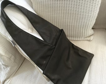 Enrico Coveri Brown Neck Sling Purse Made in Italy Vinyl Felt Lining Zippered Pouch Messenger Travel Walking Sport Vintage Chic Gift