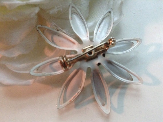 Daisy Pin Brooch Mum White Green Enamel Petals Fl… - image 4