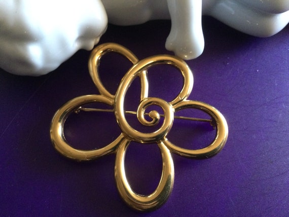 Trifari Flower Brooch Pin Open Work Large Gold To… - image 3