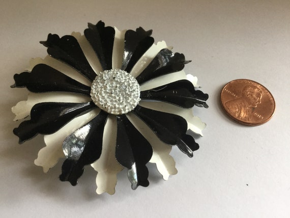 Black and White Flower Power Pin Brooch Mum Daisy… - image 5