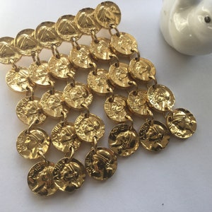 Faux Coin Dangling Brooch Pin Replica Preppy Uniform Coin Medallion Jacket Blazer Heavy Soldiers Six Strands Links Bar Pin Coat Gift