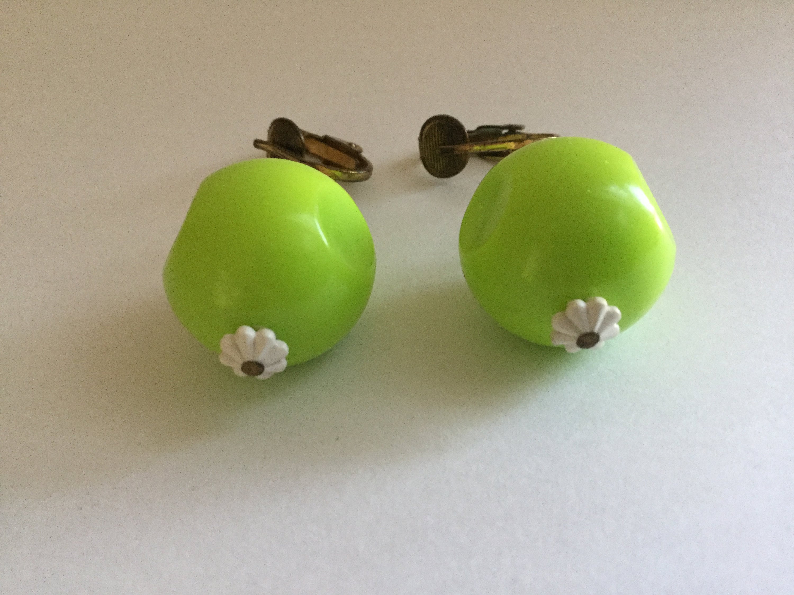 Groovy 60s Flower Power Retro Dangle Earrings – Glowforge Shop