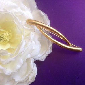 Monet Abstract Pin Brooch Goldtone Vintage Classic Long 80s Romantic Love Bridal Mother&#39;s Holiday  Everyday