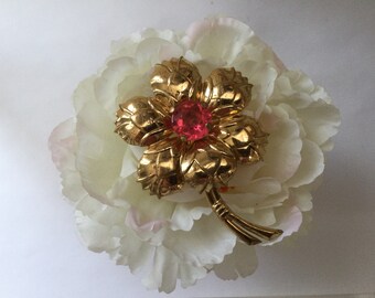 Spilla con fiore in metallo stampato Spilla in pietra rosa lucite Bouquet Pasqua Festa della mamma Cappotto da sposa Sciarpa Matrimonio vintage Regalo di compleanno di ottobre