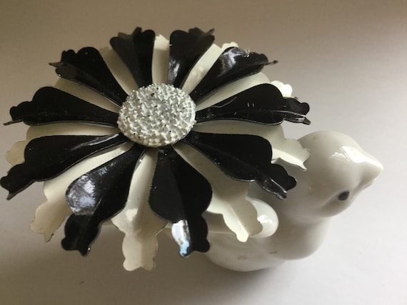 Black and White Flower Power Pin Brooch Mum Daisy… - image 6