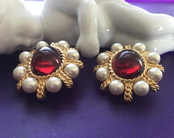 CINER Jewel of India Clip-on Earrings NOS Gold Plated Red Glass Cabochon Faux Pearls Couture Holiday Vintage Gift