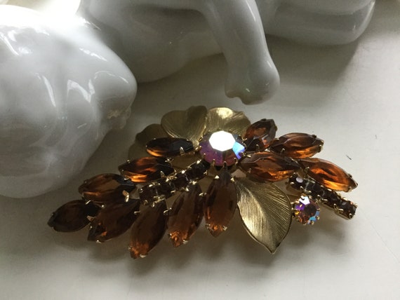 Vintage Topaz Rhinestone Leaf Brooch Pin Aurora B… - image 9