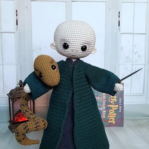 Handgehäkelte Puppe Lord Voldemort Bild 2