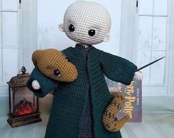Bambola realizzata all'uncinetto a mano "Lord Voldemort"