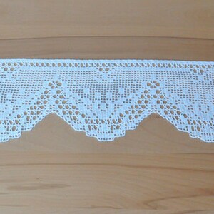 Hand-crocheted curtain "Romantic"