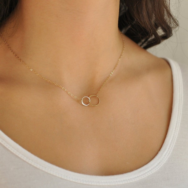 Interlocking circle necklace, Linked rings necklace, Double circle necklace, Two circle Gift for Mom Best friend Sister Bridesmaid Partner