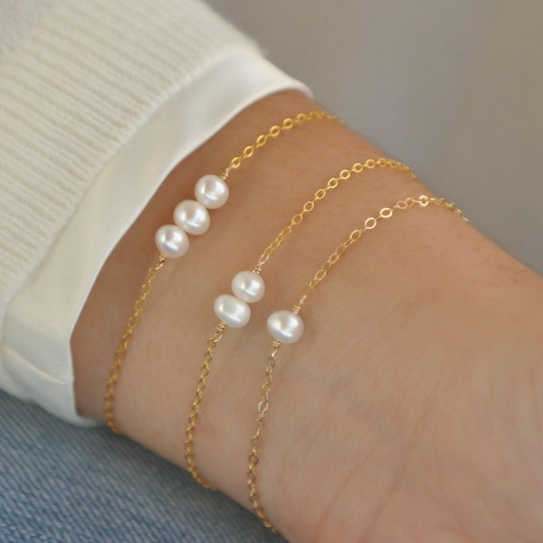 Dainty pearl bracelet Bridesmaid bracelet Bridal bracelet Pearl bracelet Single pearl bracelet Friendship bracelet Bracelet for mom women