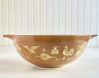 Pyrex Large Mixing Bowl - Early American Pattern - Cinderella Shape - 4 Quart - Pretty Brown and Shiny Gold