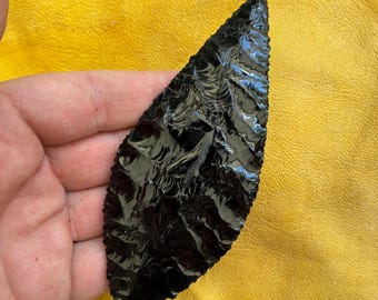 Hoja de obsidiana del artista chumash Steven Saffold