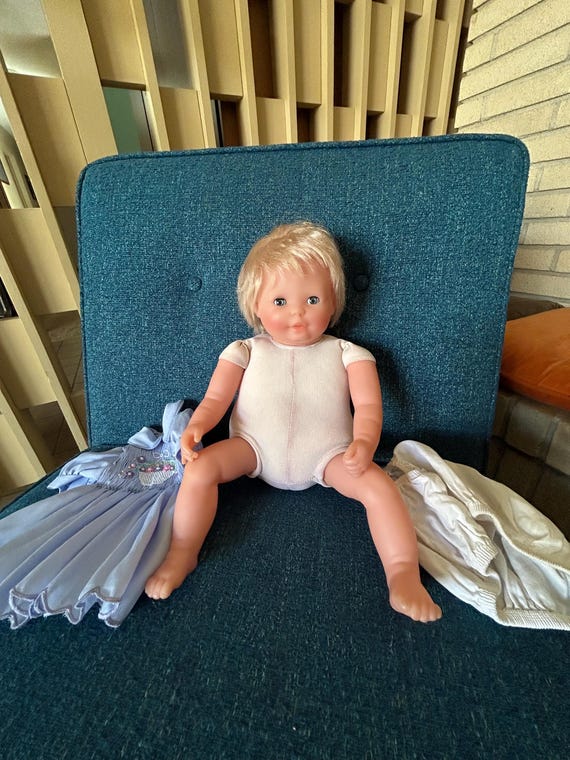 POUPEE COROLLE Poupon Bébé 30 Cm Corps Mou Lesté Fesses Billes Pyjama
