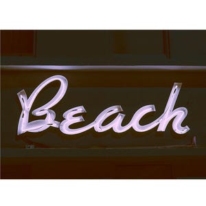Fotografía de letreros de neón de moteles antiguos de Miami Beach, arte retro costero cinematográfico, decoración de casas de playa. imagen 2