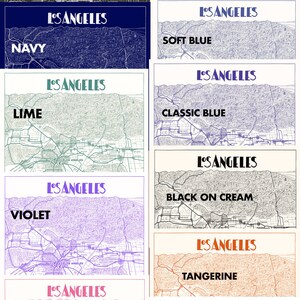 Pu&ograve; includere: Un'illustrazione digitale di una mappa di Los Angeles in vari colori, tra cui grigio scuro, blu navy, lime, viola, rosa, blu su crema, azzurro, blu classico, nero su crema, mandarino e bianco.