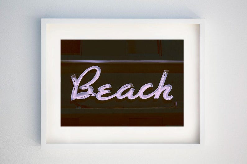Fotografía de letreros de neón de moteles antiguos de Miami Beach, arte retro costero cinematográfico, decoración de casas de playa. imagen 1